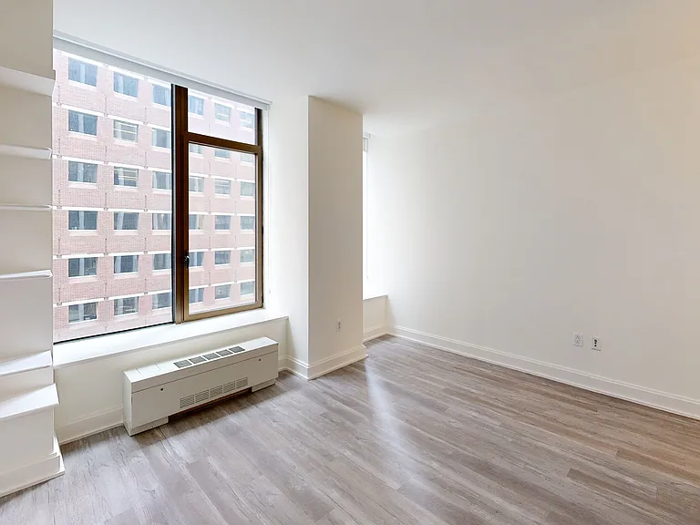 10 Hanover Square — Photo 147