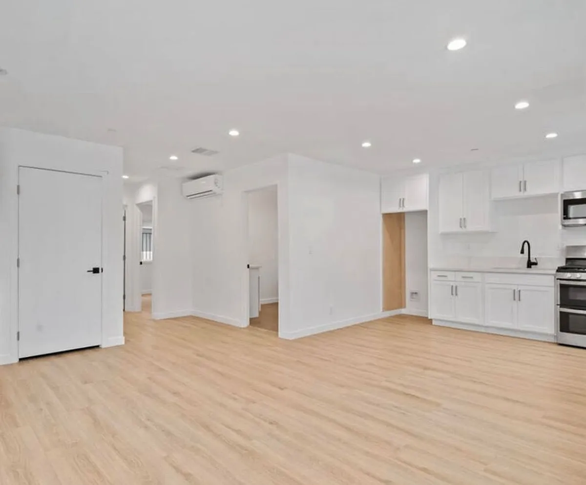 Building Photo - 10914 Columbus Ave