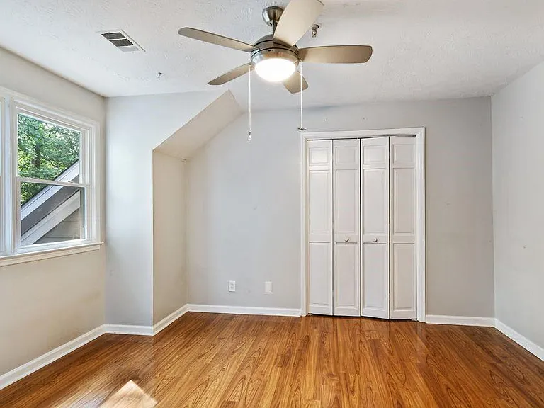 1445 Oakridge Cir — Photo 11