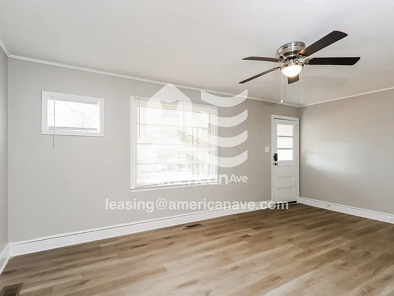1588141_004_wm_-_living_room_13309401.jpg