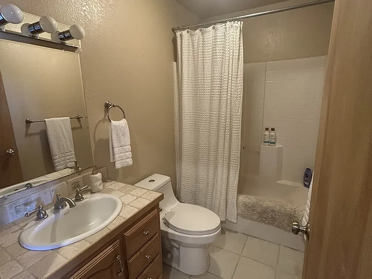 Ridgecrest Ct — Photo 3
