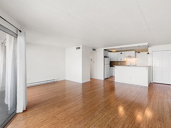 4th image of 53 Melrose St APT 6F