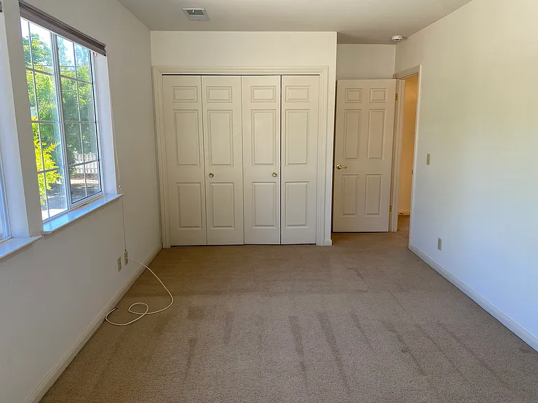 18190 Comstock Ave — Photo 10