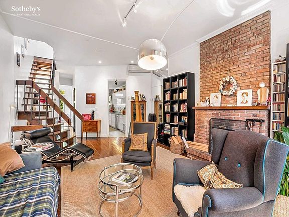 3rd image of 153 W 93rd St #2