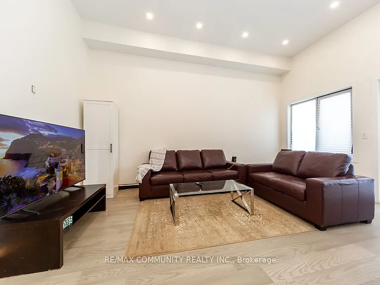 475 Wilson Rd N — Photo 14