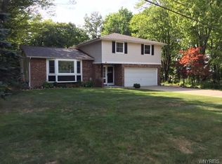 18 Wildwood Ln, Orchard Park, NY 14127