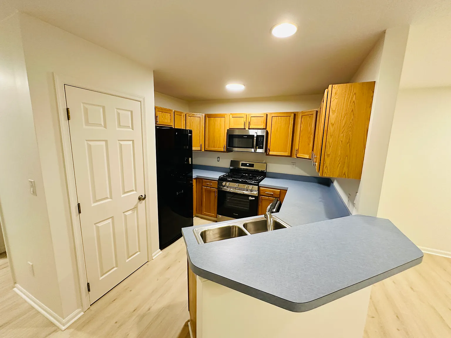 1704 Boxwood Ct — Photo 3