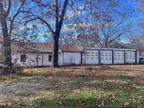 201 N 1st St, Henryetta, OK 74437