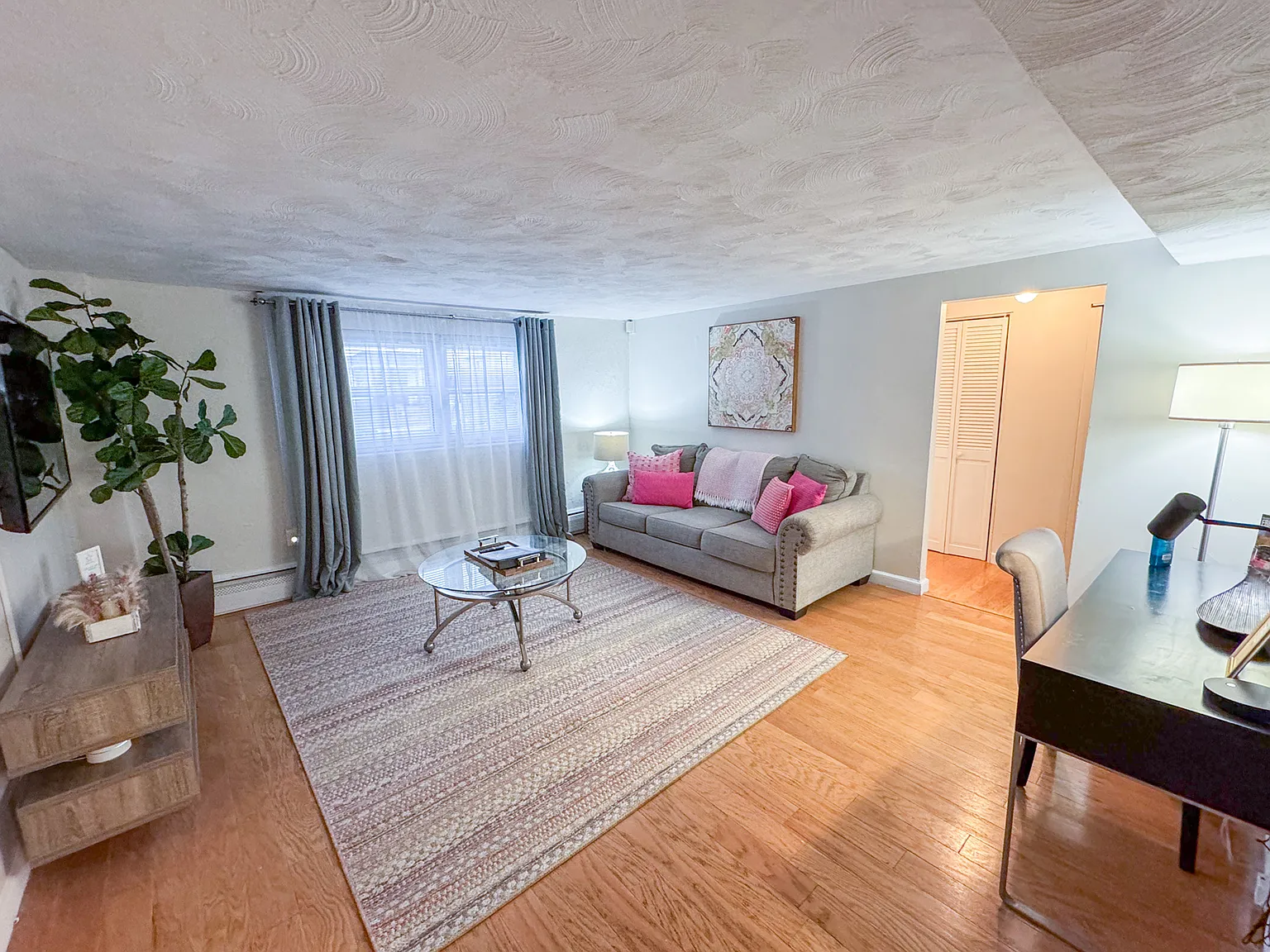 1 bed, 700 sqft, $4,415 — Photo 3