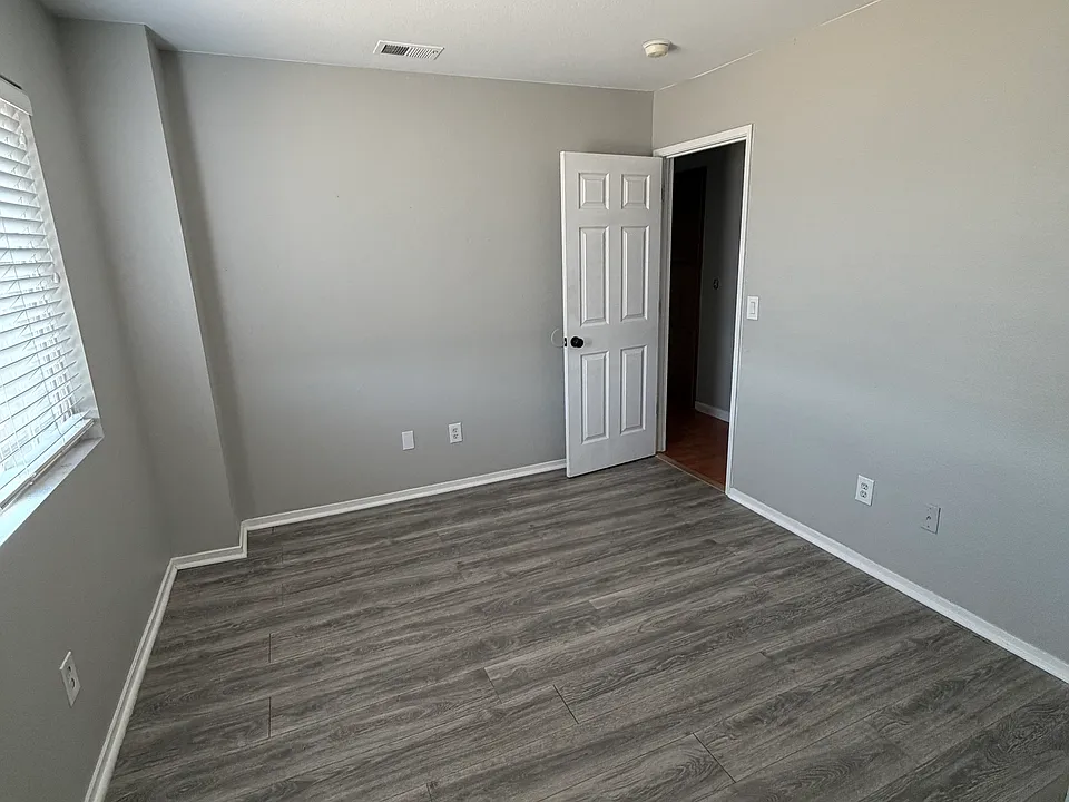 3056 Puffin Cir