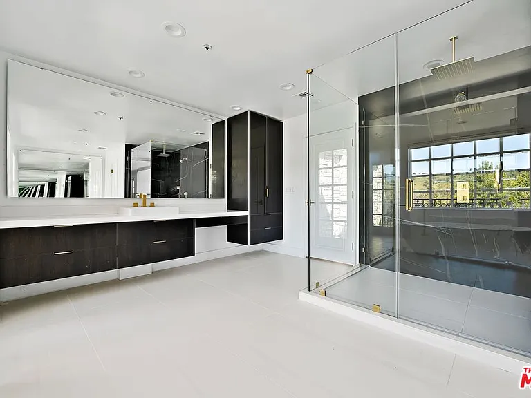 2387 Stratford Cir — Photo 34