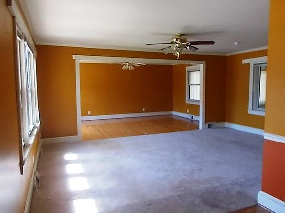 3rd image of 113 Davis Dr