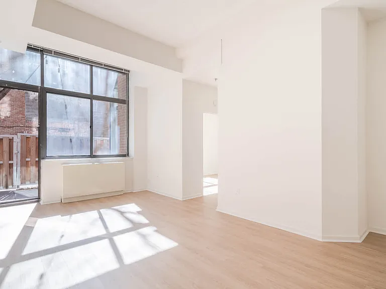 505 W 54th St #10 — Photo 13
