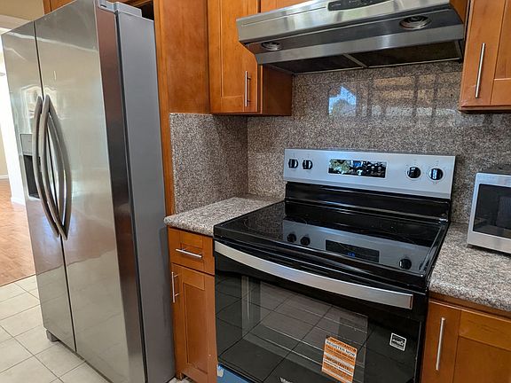 3rd image of 1287 Las Palmas Dr