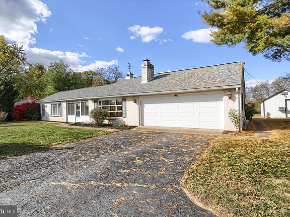 2nd image of 950 W Trindle Rd