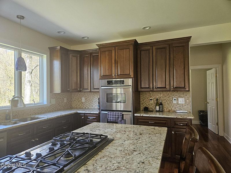3rd image of 33 Fruitwood Drive