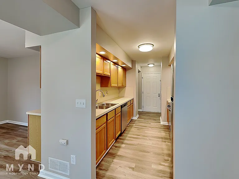 83 Woodrow Ave — Photo 8