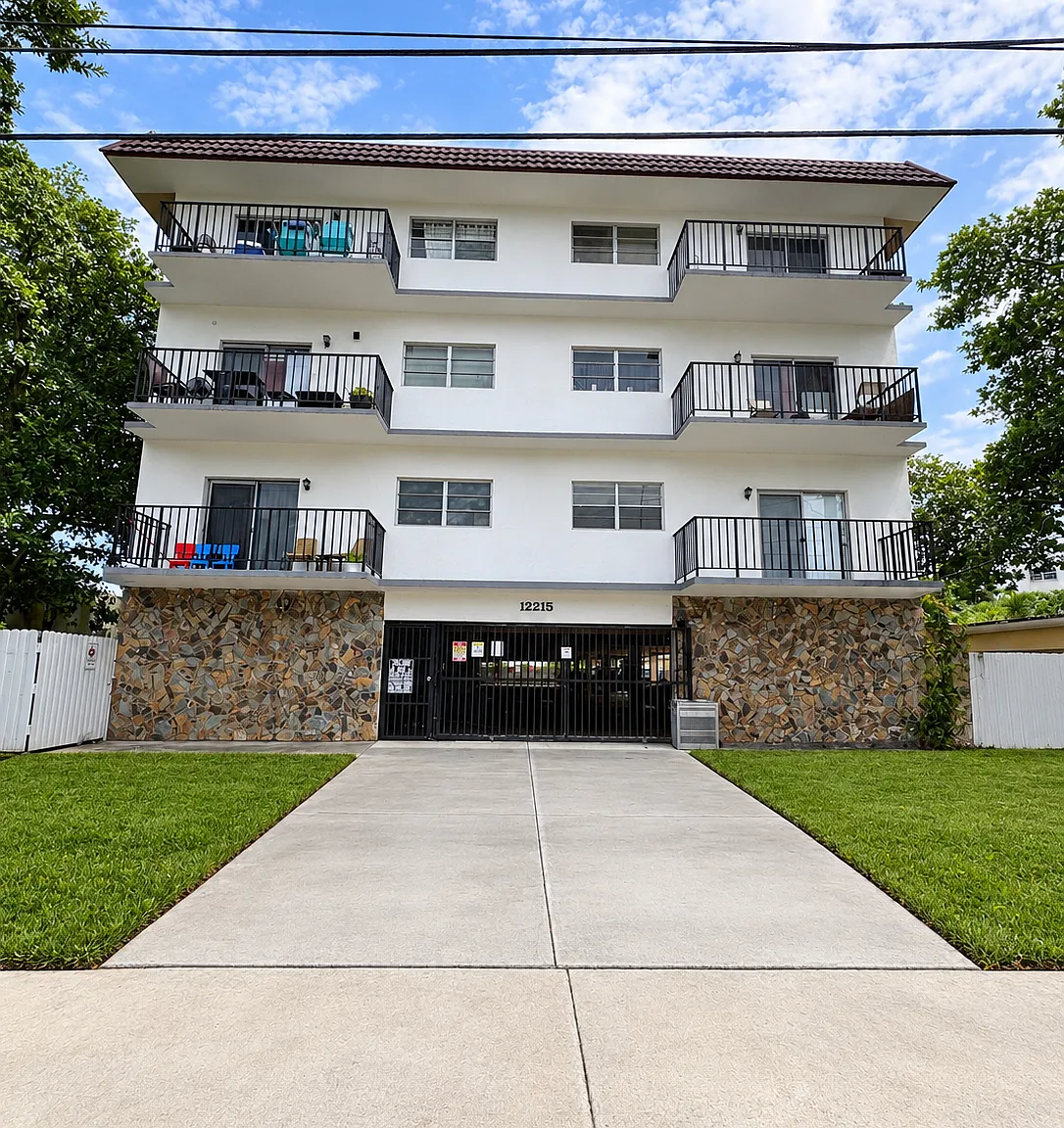 2 bed, 900 sqft, $1,900 — Photo 1