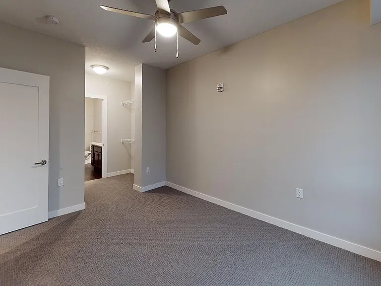 Red44 Luxury Apartments | Specials Available — Photo 55