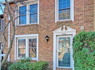 7900 Tyson Oaks Cir, Vienna, VA 22182