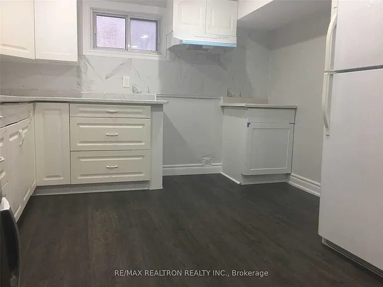 330 Gells Rd #LOWER — Photo 7