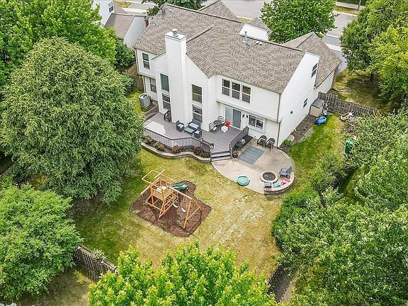 4th image of 24243 Bristol Ave