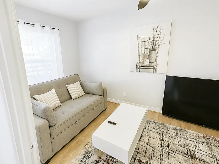 319 N Venice Blvd #C — Photo 5