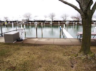 41700 Conger Bay Dr #G-260, Harrison Township, MI