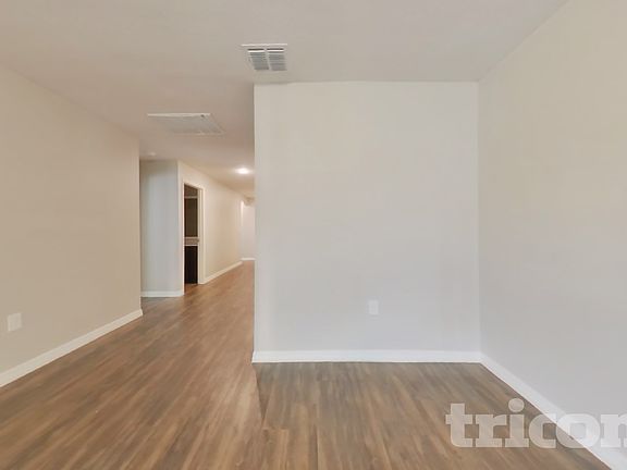 3rd image of 1744 Chatham Green Cir