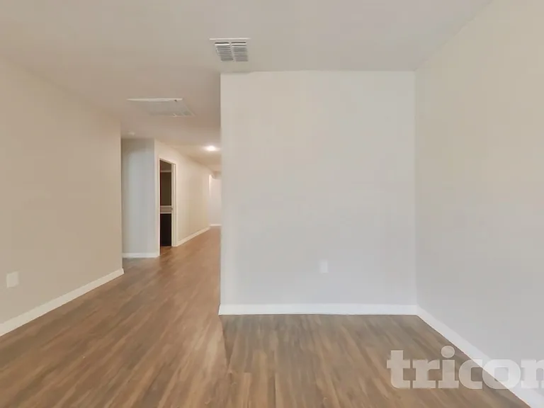 1744 Chatham Green Cir — Photo 3