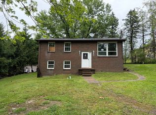 110 Roger Ln, Irwin, PA 15642
