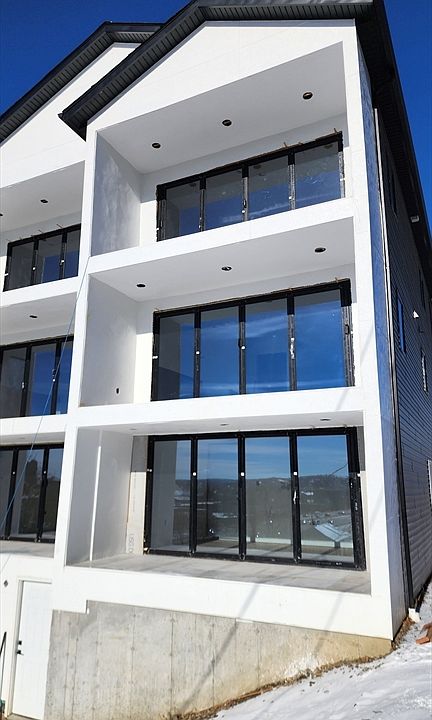 1st image of 47 Laurel St