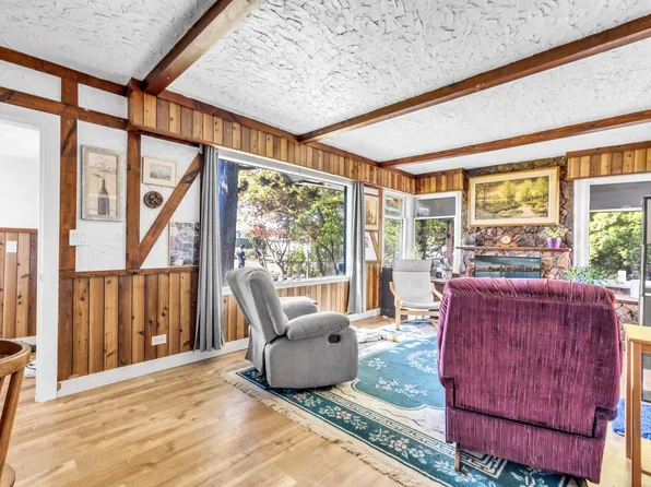 46133 3rd Ave, Chilliwack, BC V2P 1R7