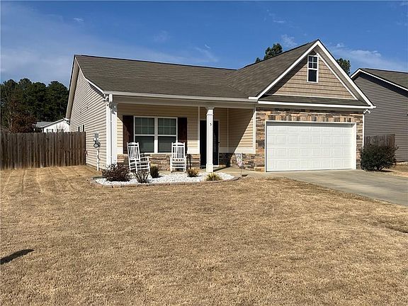 2nd image of 5 Willowrun Dr SW