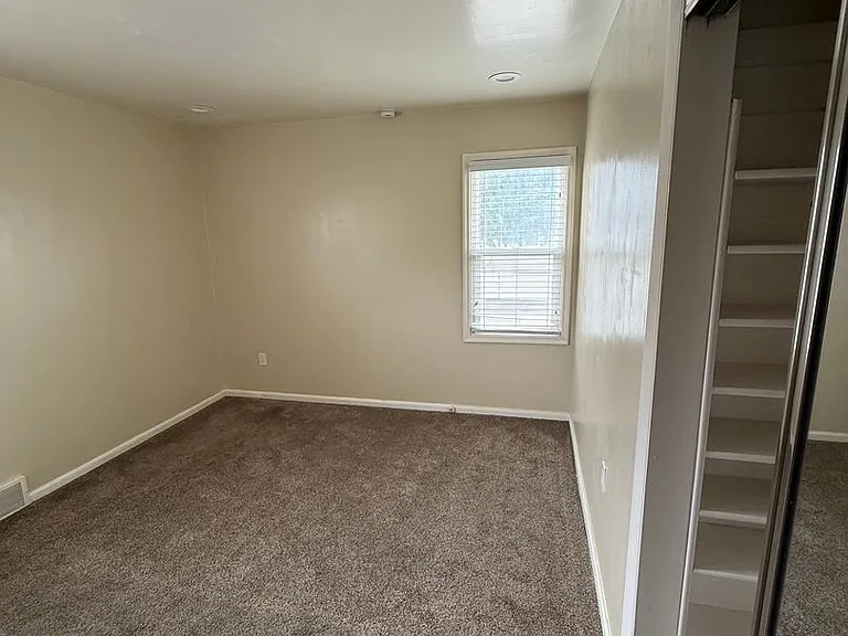 856 N 300 W — Photo 14