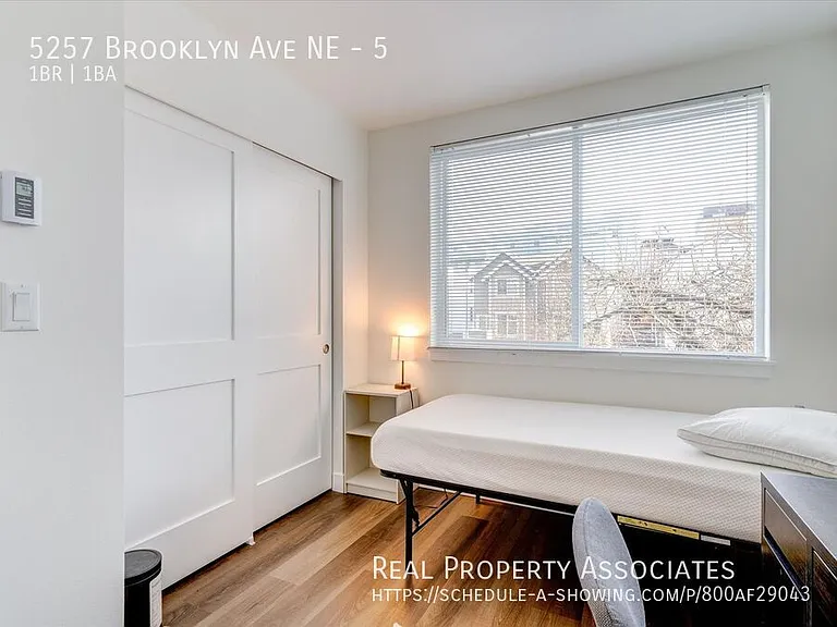 5257 Brooklyn Ave NE #5 — Photo 11