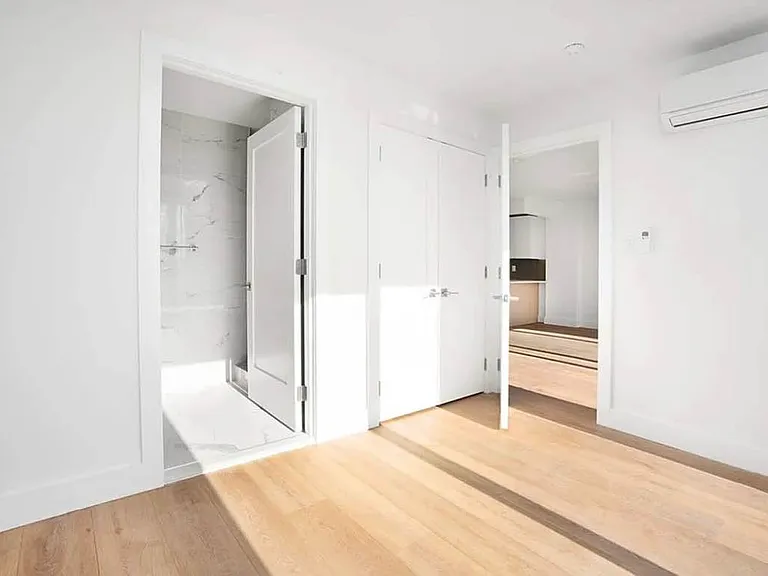 23-33 Astoria Blvd #Penthouse 1 — Photo 7