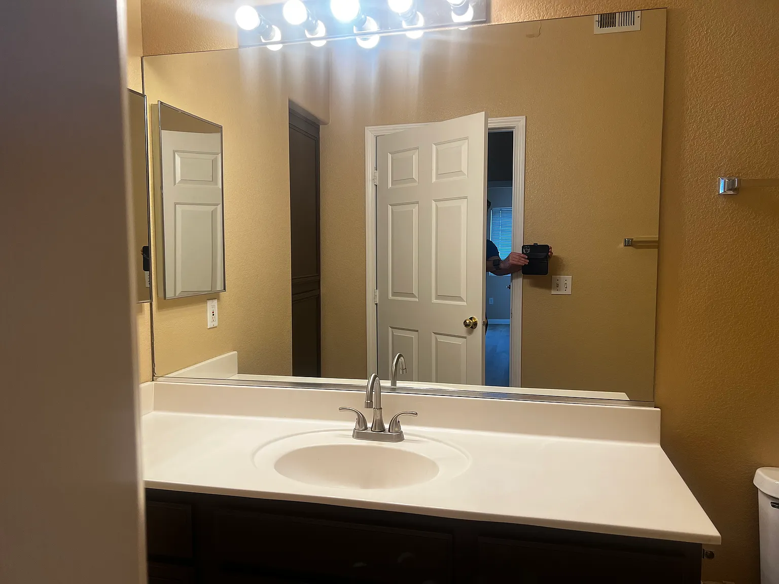 2 bed, 1151 sqft, $1,795 — Photo 4