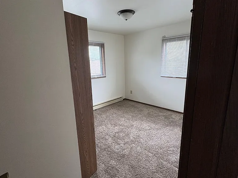 Fox Point Square Apartments - 945 — Photo 7
