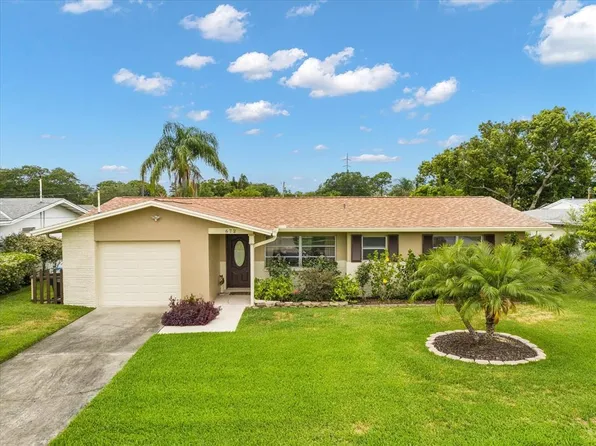 672 Gershwin Dr, Largo, FL 33771
