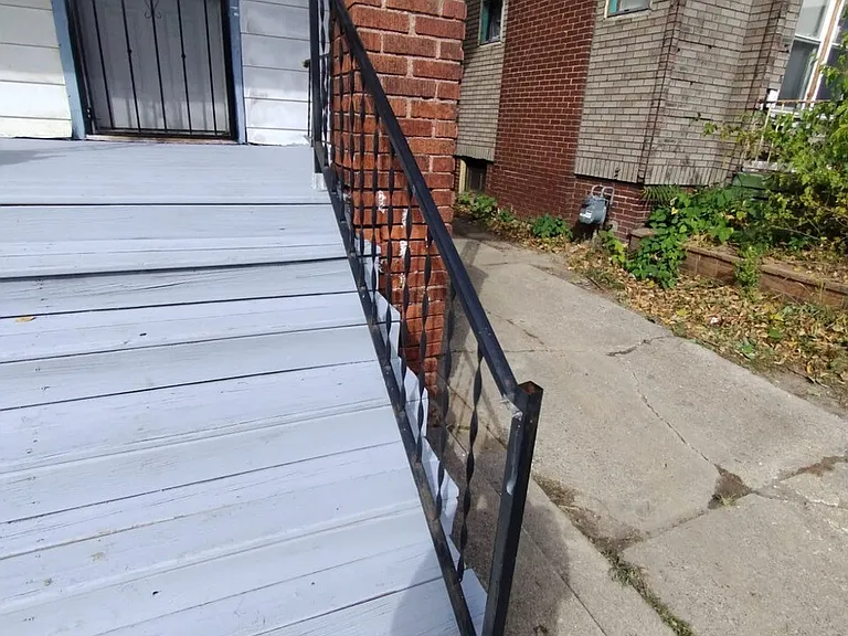 2474 Fullerton Ave — Photo 9