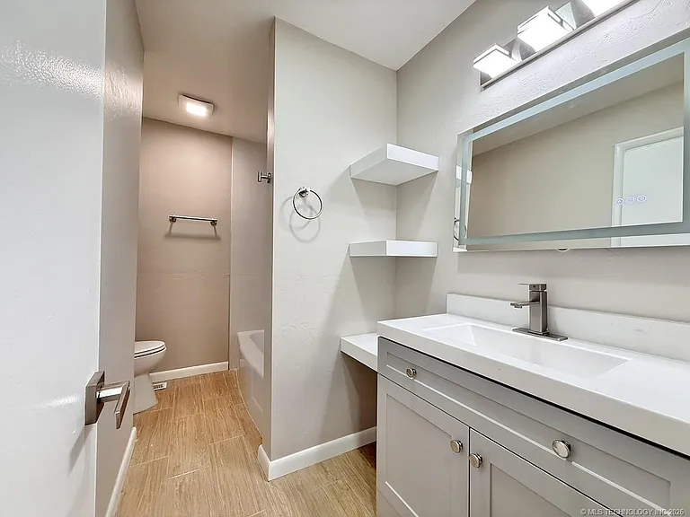 424 N Market Ave — Photo 15