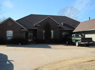 804 Glenlake Dr, Edmond, OK 73013
