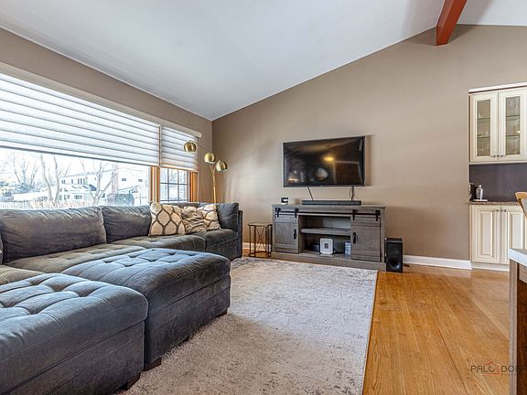 3rd image of 705 S Dymond Rd