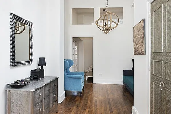 Sold by R New York | media 4