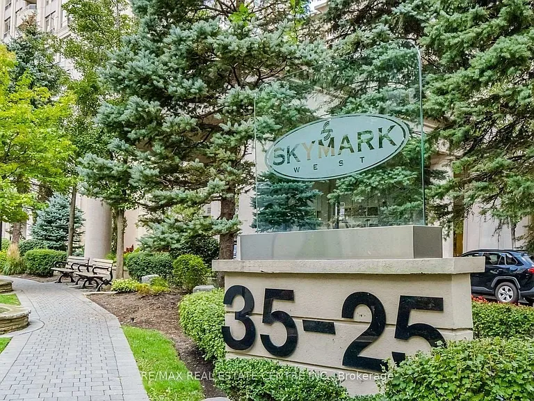 35 Kingsbridge Garden Cir #1804 — Photo 2