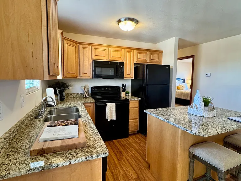 Eagle View Luxury Apartments — Photo 26