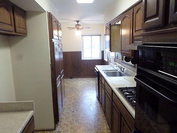 3rd image of 8411 Lotus Ave