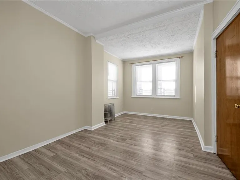 2740 Stillwell Ave — Photo 7