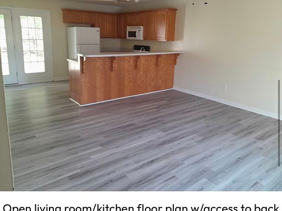 3rd image of 138 Cedar Ave